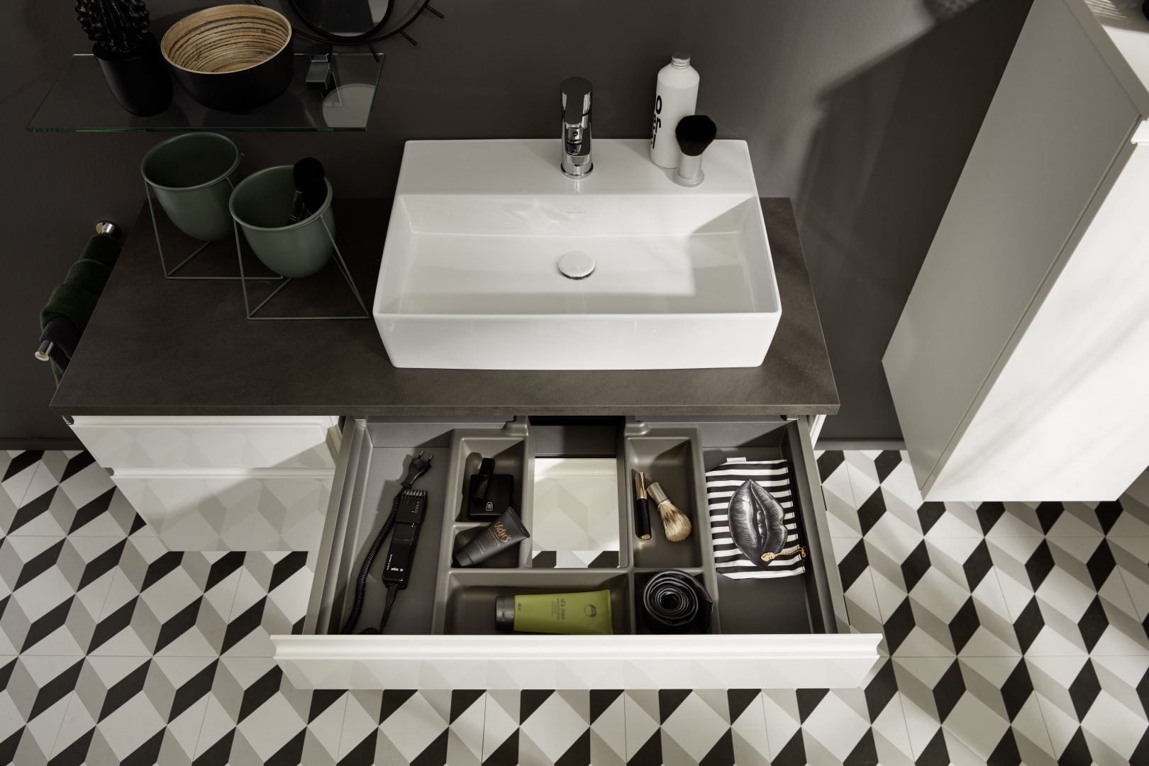 Alpha Lack — mobilier baie — poza 2