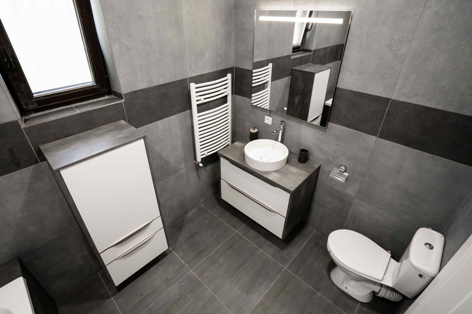 Feel — alb, proiect Salcea, Suceava