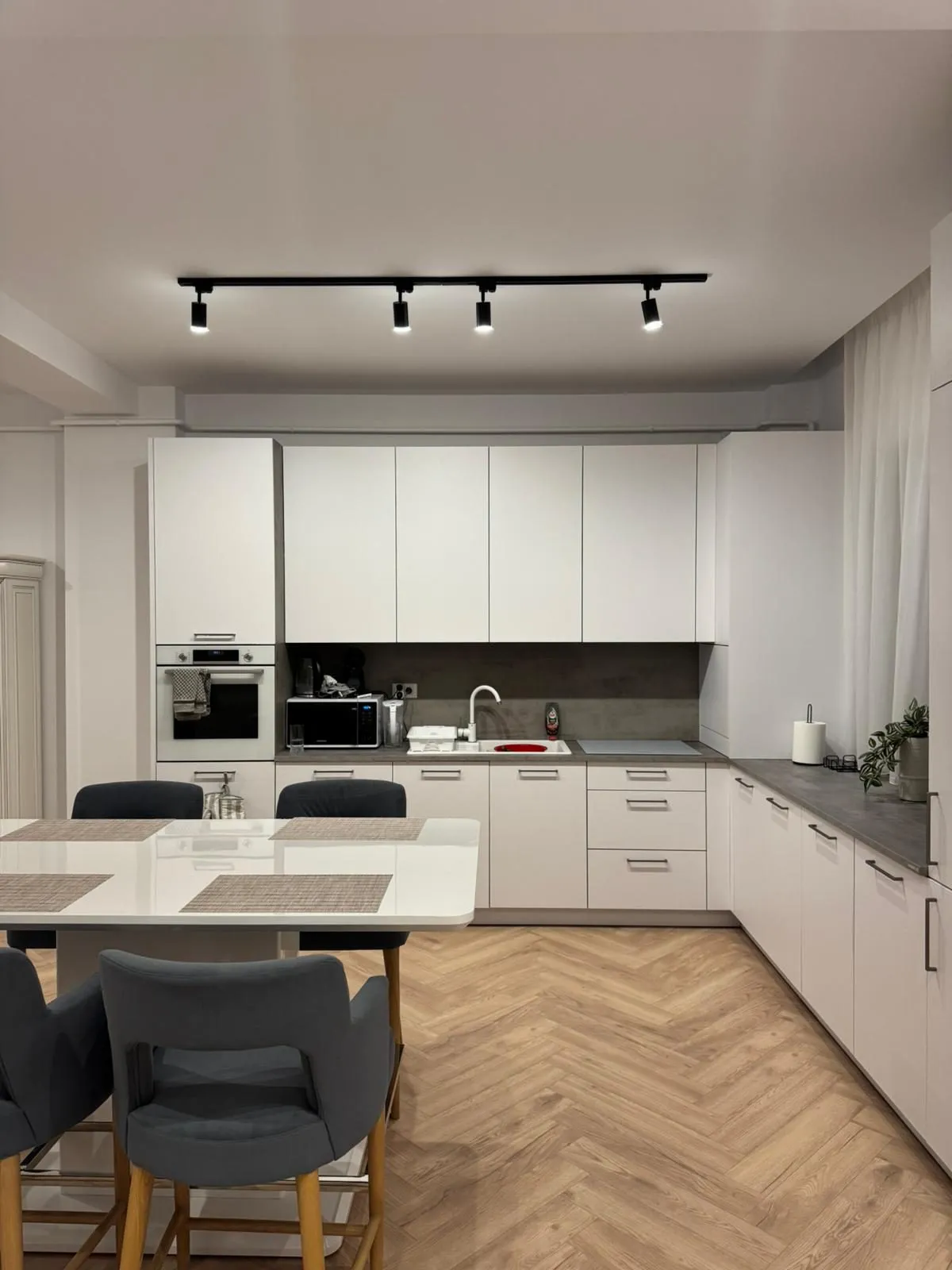 Manhattan Uni — arctic white & concrete — poza 11