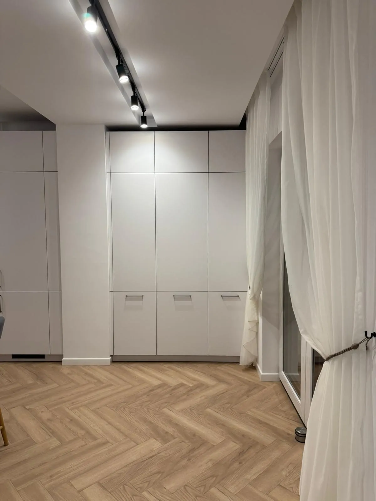 Manhattan Uni — arctic white & concrete — poza 12