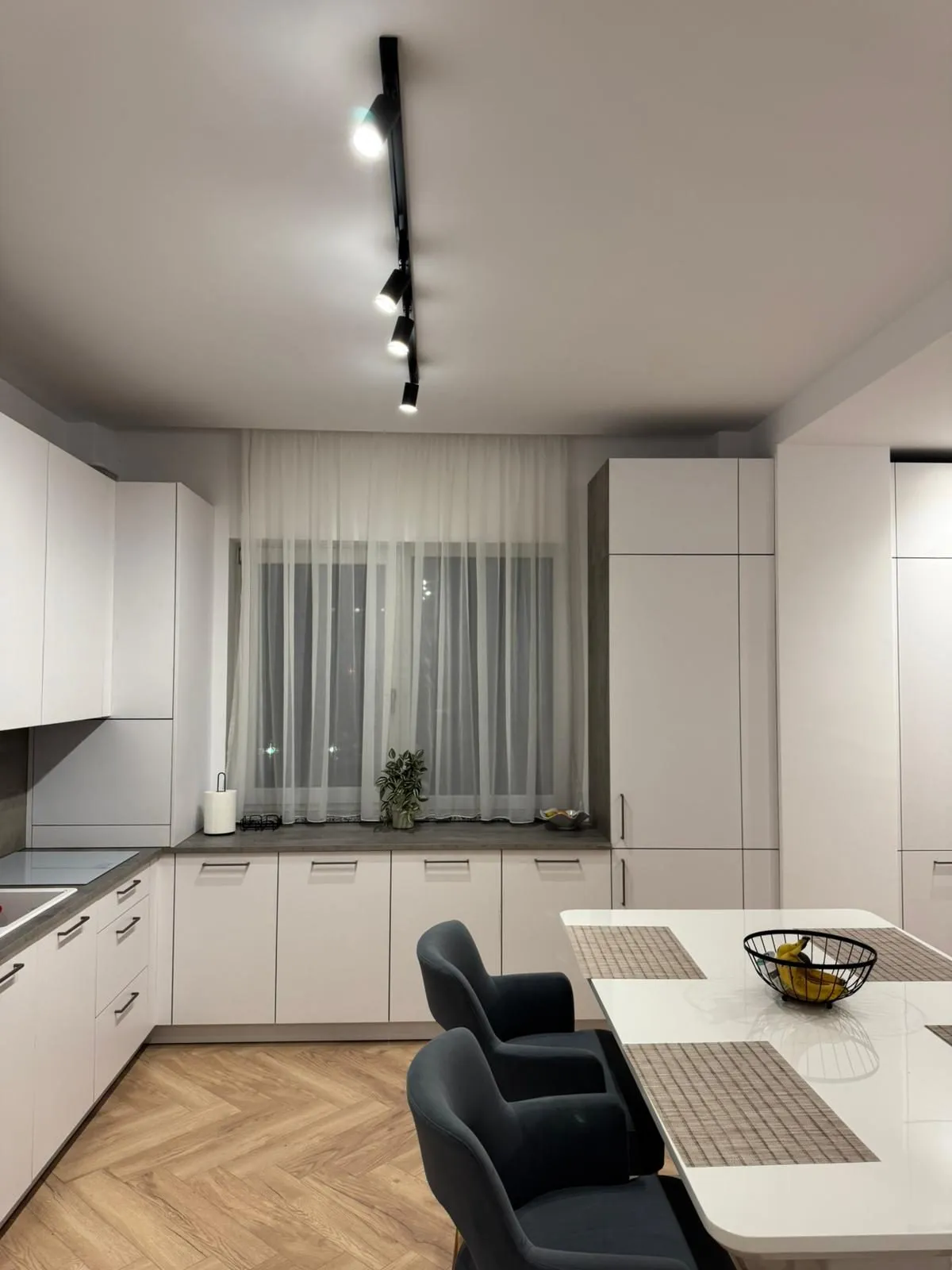 Manhattan Uni — arctic white & concrete — poza 2