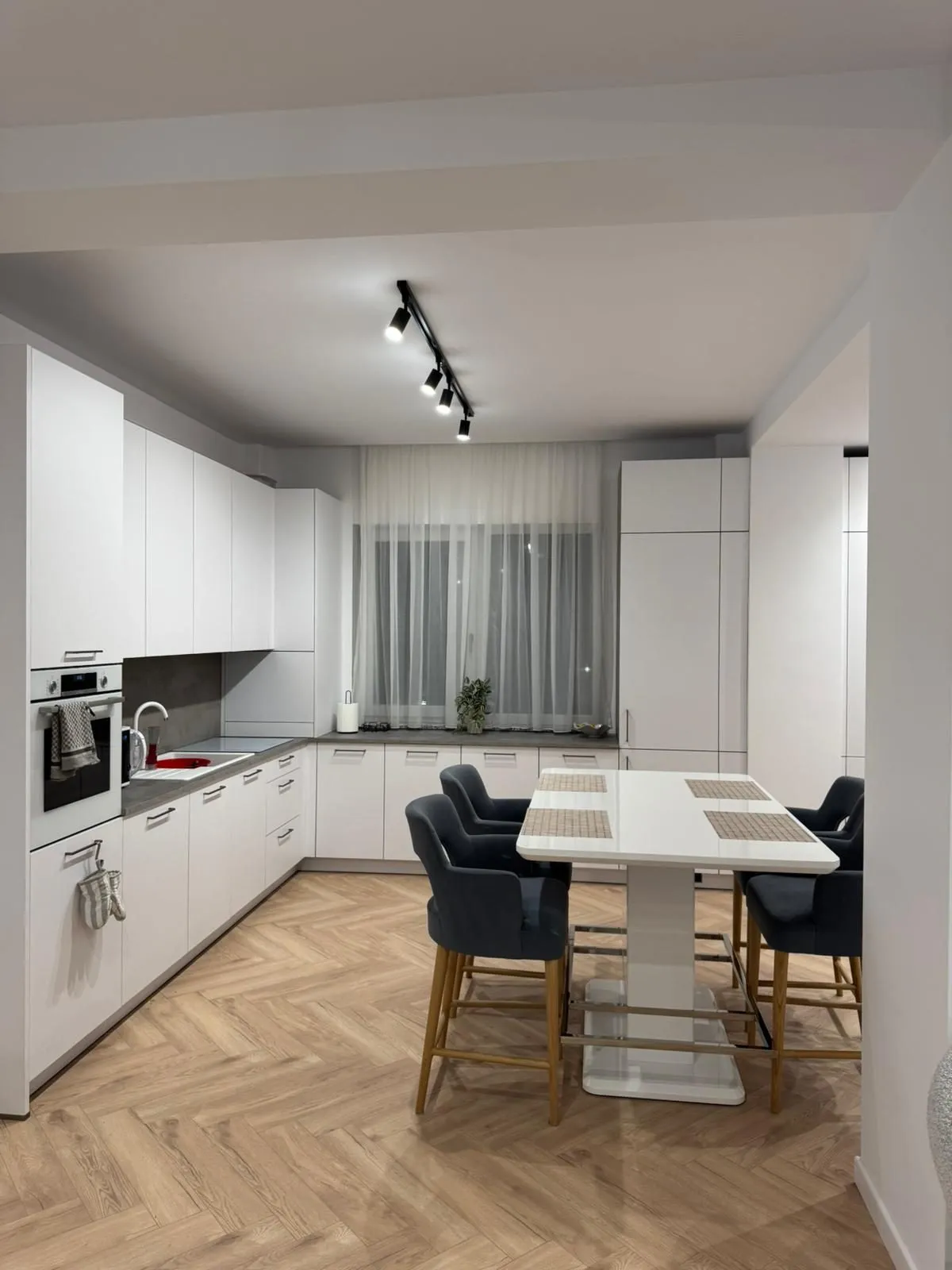 Manhattan Uni — arctic white & concrete — poza 5