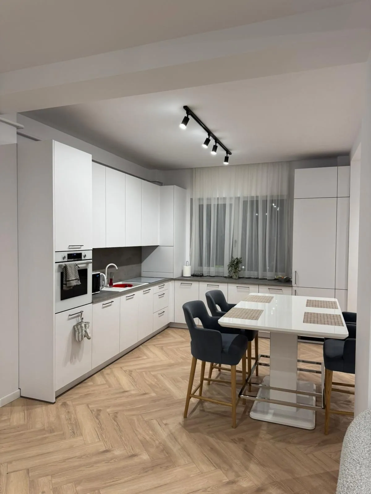 Manhattan Uni — arctic white & concrete — poza 6