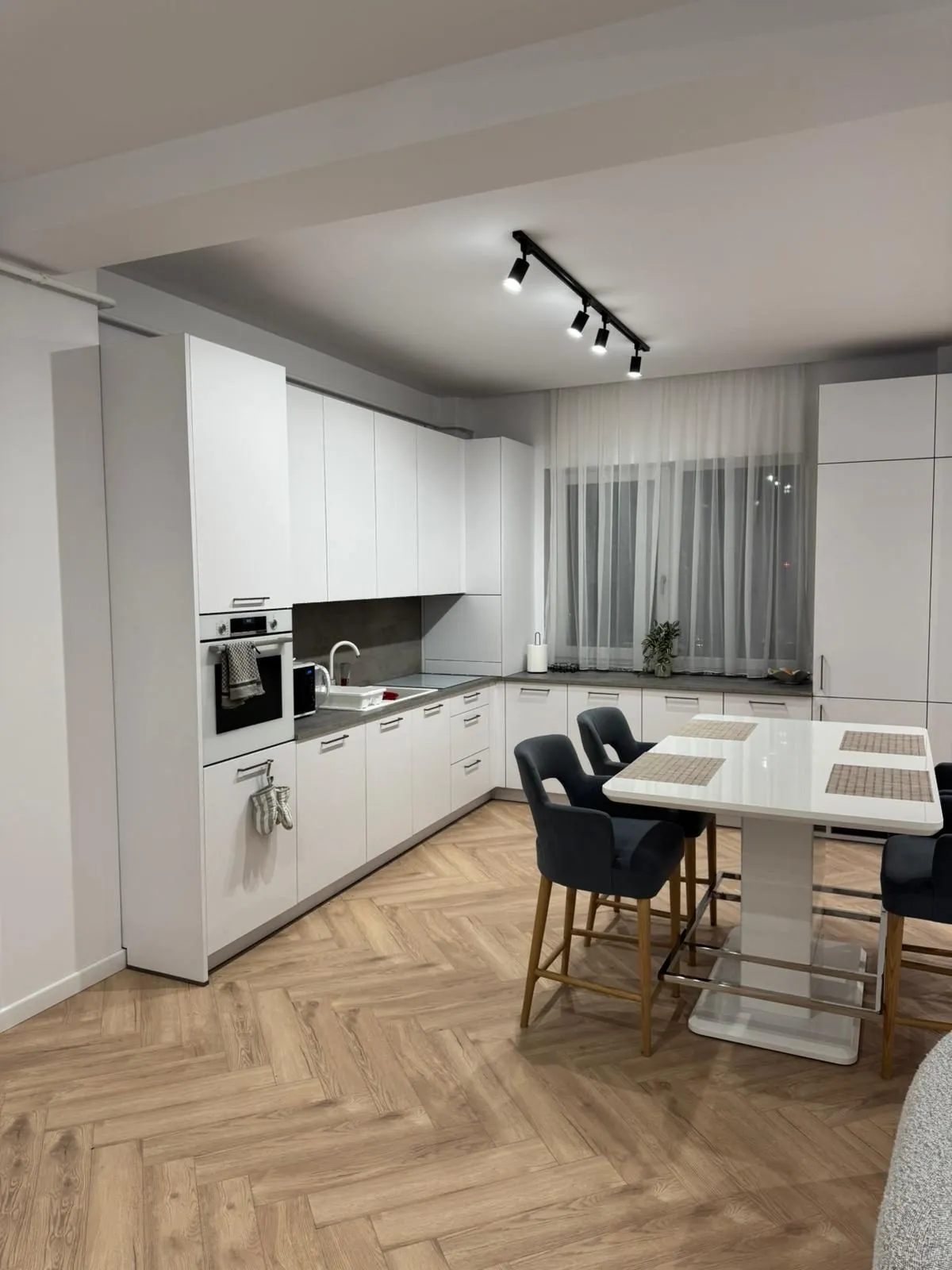 Manhattan Uni — arctic white & concrete — poza 7