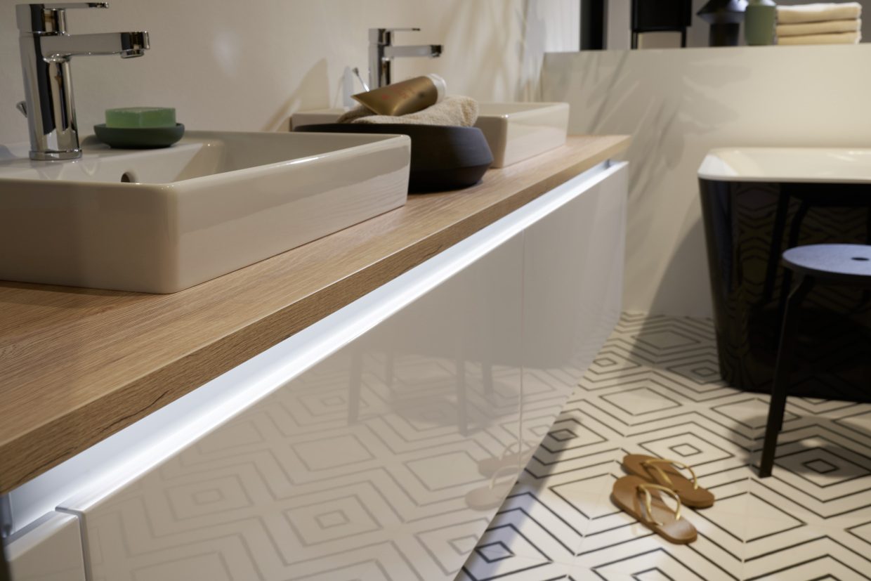 Nova Lack — mobilier baie — poza 2
