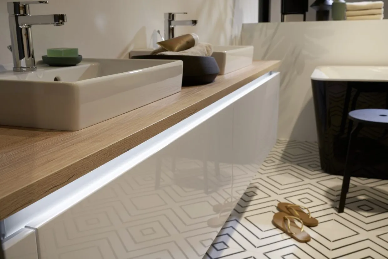 Nova Lack — mobilier baie — poza 2