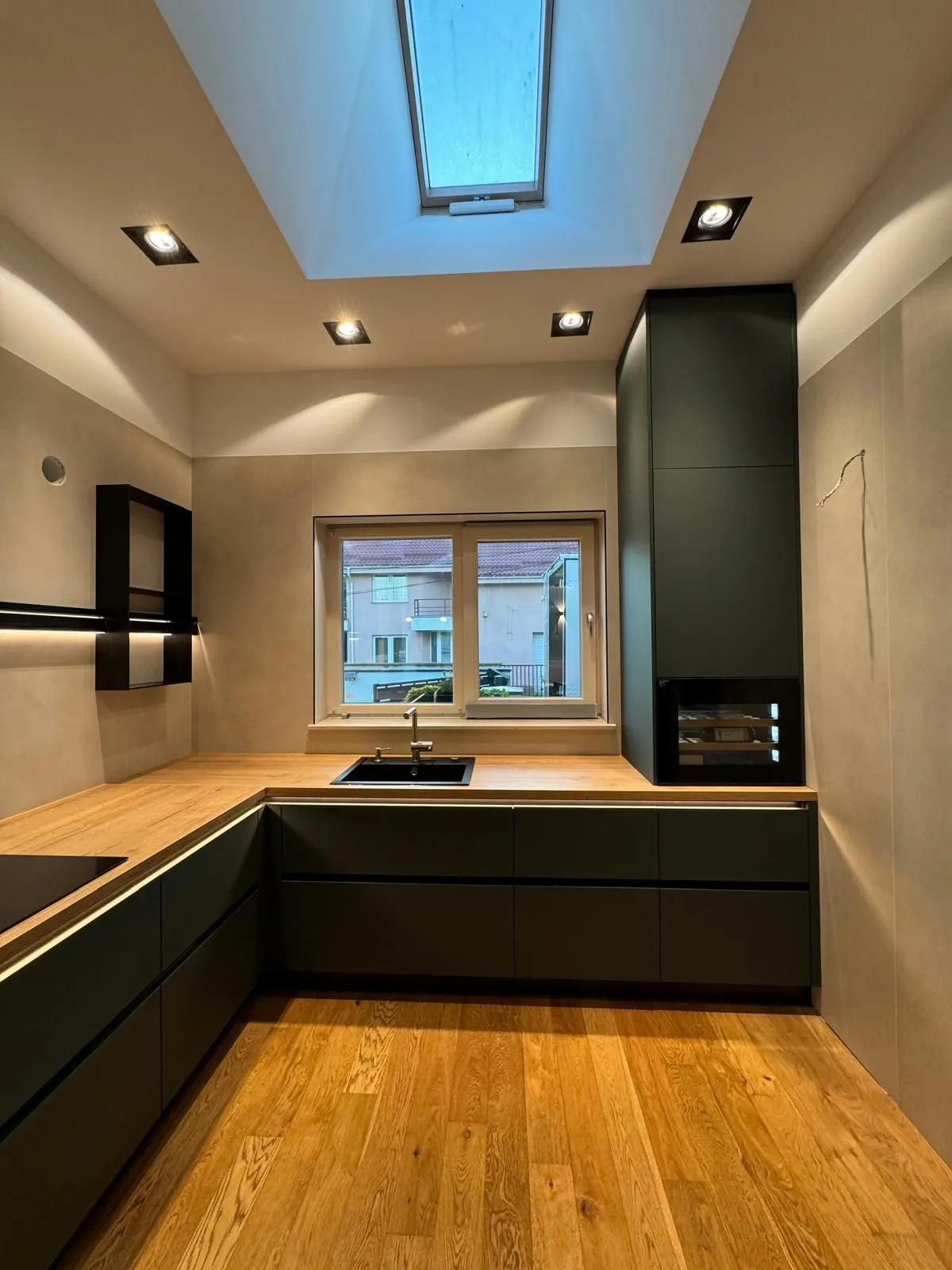 Plus — black green & oak ventura, proiect Suceava